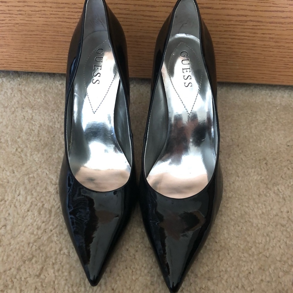 Guess Pumps